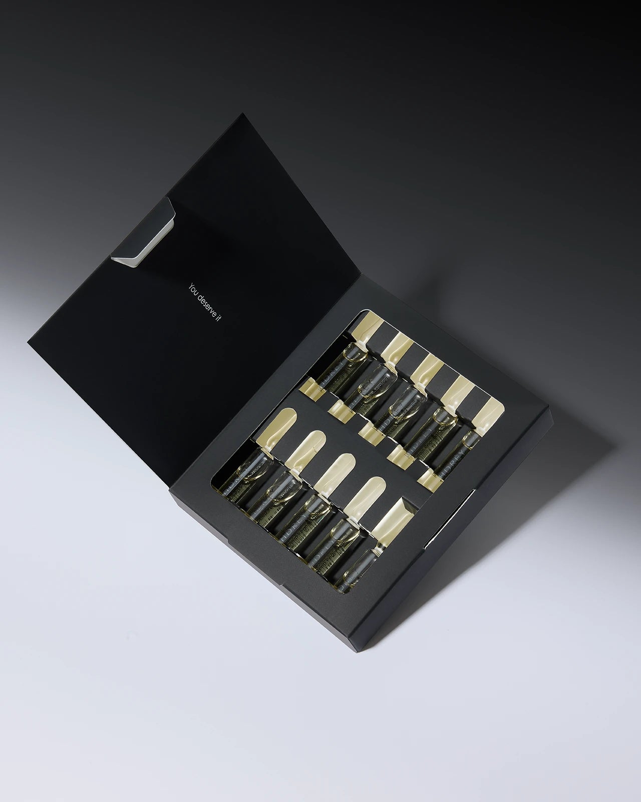 Ampułki przeciwzmarszczkowe z kwasem hialuronowym i peptydami 10x2ml